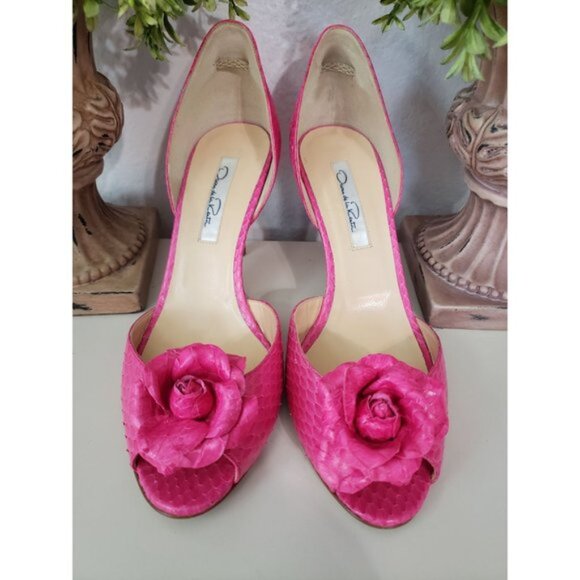 Oscar de la Renta Pink Snake w/ Flower Peddles heel - Picture 4 of 12